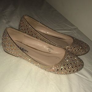 Gold shoes that are very comfortable and have pads